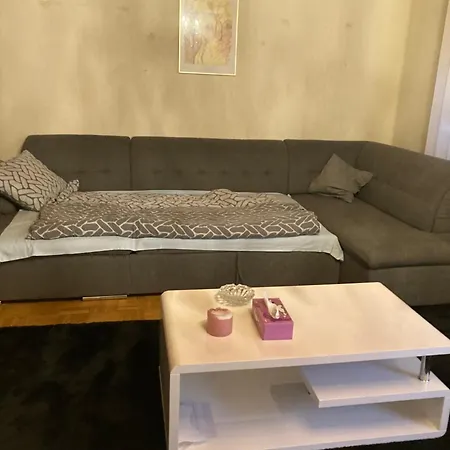 Großes 60 M Ein Schlafzimmer Küche Internet Essbereich Waschmaschine Spülmaschine Gemeinschaftsbad Duisburg