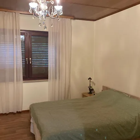 Accommodatie bij particulieren Grosse Unterkunft 100 M Zwei Schlafzimmer Kueche Internet Essbereich Waschmaschine Spuelmaschine Eigenes Badezimmer