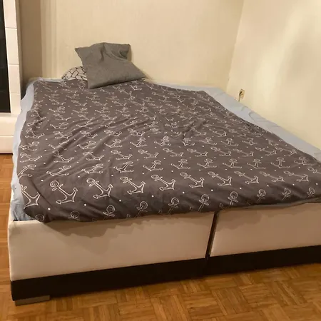 Grosses 60 M Ein Schlafzimmer Kueche Internet Essbereich Waschmaschine Spuelmaschine Gemeinschaftsbad * Duisburg