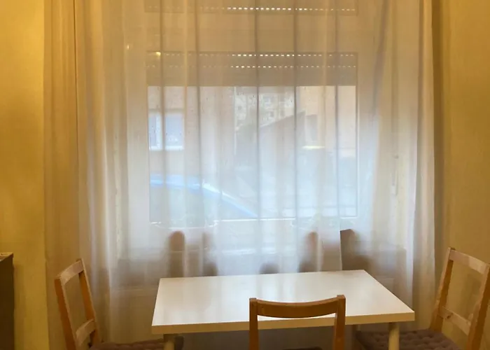 Grosse Unterkunft 100 M Zwei Schlafzimmer Kueche Internet Essbereich Waschmaschine Spuelmaschine Eigenes Badezimmer Accommodatie bij particulieren