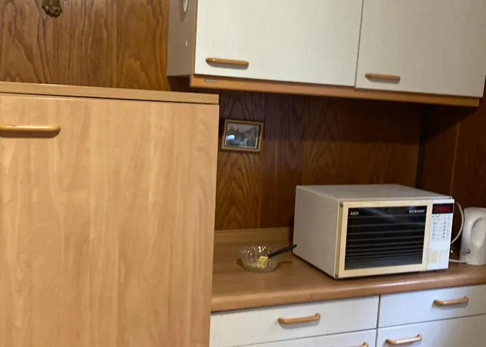 Grosse Unterkunft 100 M Zwei Schlafzimmer Kueche Internet Essbereich Waschmaschine Spuelmaschine Eigenes Badezimmer Accommodatie bij particulieren